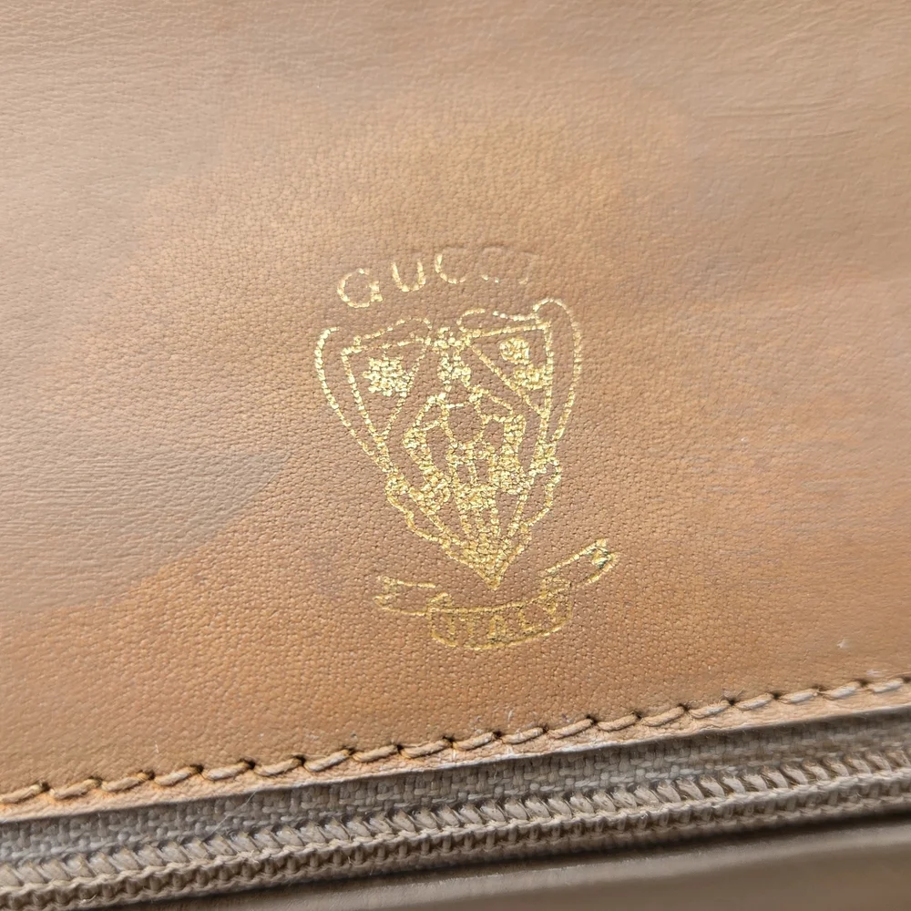 EUC Vintage Gucci Crossbody - Picture 9 of 16